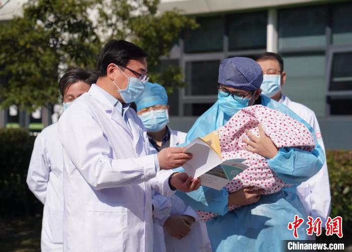 浙江年龄最小新冠肺炎患者治愈出院 确诊时三个月大