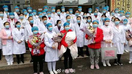 全国治愈出院年龄最小的患者 这样的好消息确实让人感动！