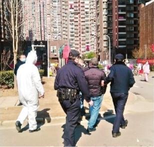 直击武汉街头最严管控 有多人不服管被拘留