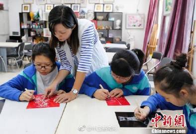 教育部：扩大中小学教师招聘