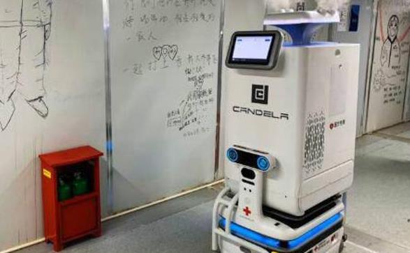 雷神山机器人上岗 充电一次可以连续8小时工作