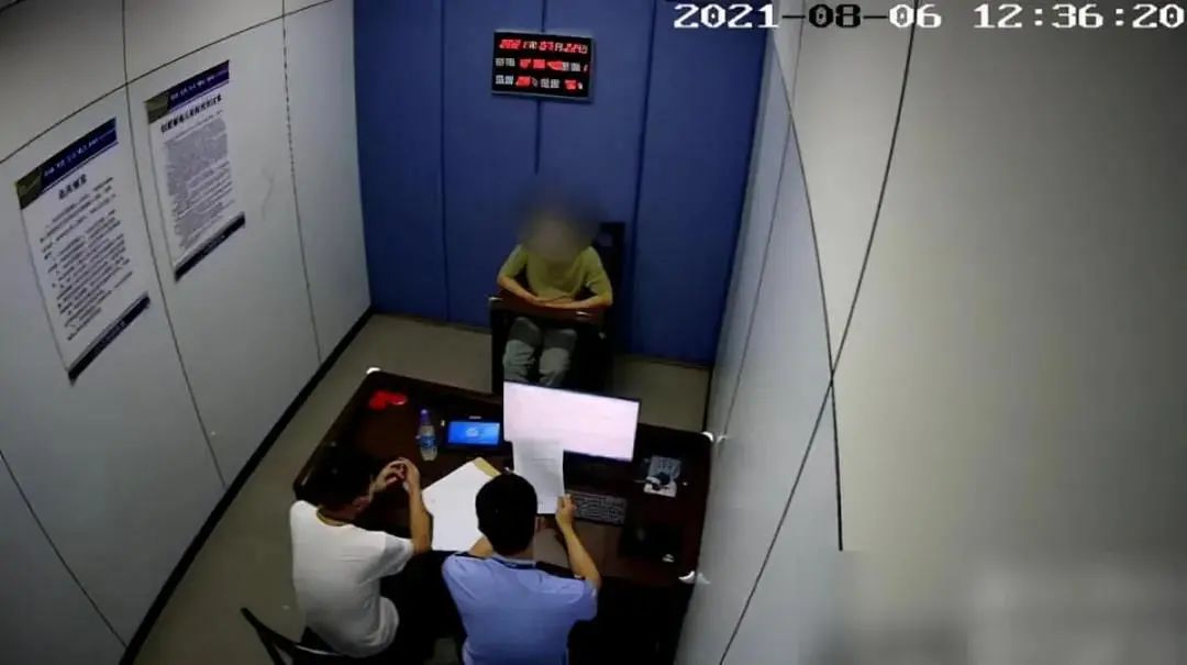 不牵绳狗被撞死!男子蓄意报复戳破宝马车胎!